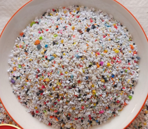Resin sand is a type of molding sand that is widely used in metal casting processes. It is composed of a mixture of high-quality silica sand, resin, and hardener, which when mixed together,